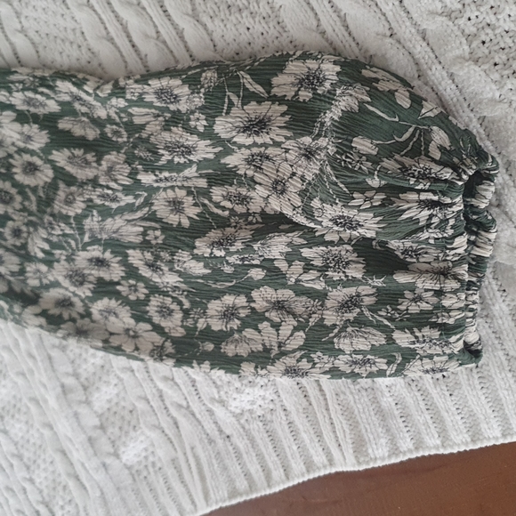 Womans Astr The Label womans Blouse V-Neck Off Shoulder Green Floral M Medium - Picture 5 of 7